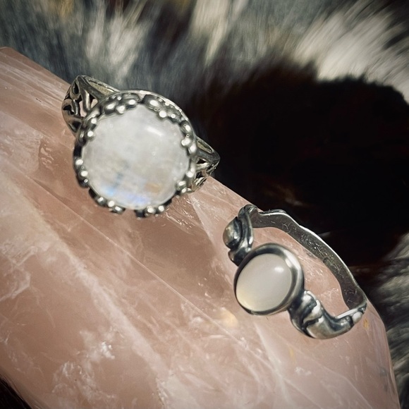 Elegant 925 Silver Moonstone Ring Set - Picture 2 of 2
